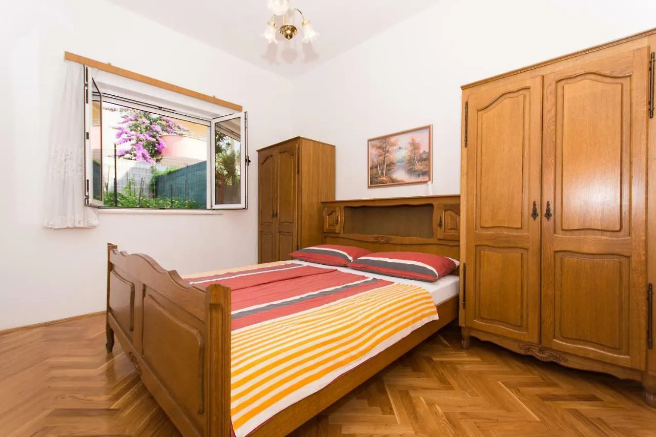 Apartment Villa Nella Bella تروغير