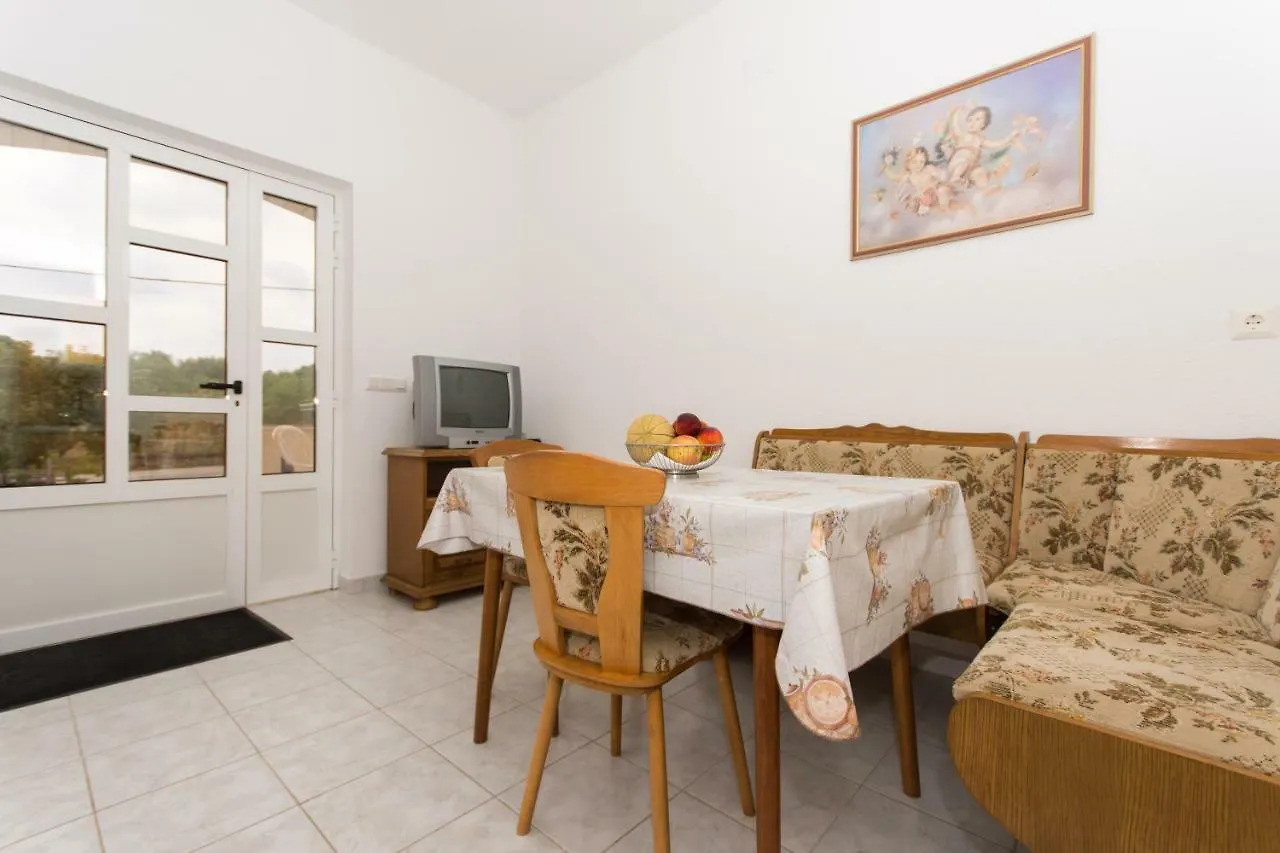 Apartment Villa Nella Bella تروغير